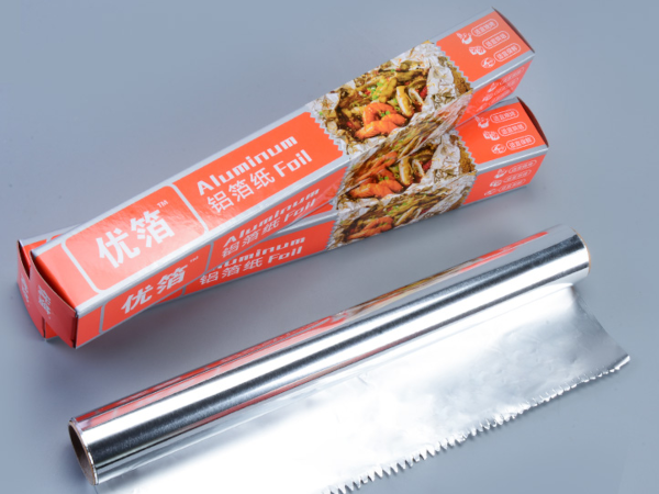 Kitchen aluminum foil roll with serrated cutter bar — household use